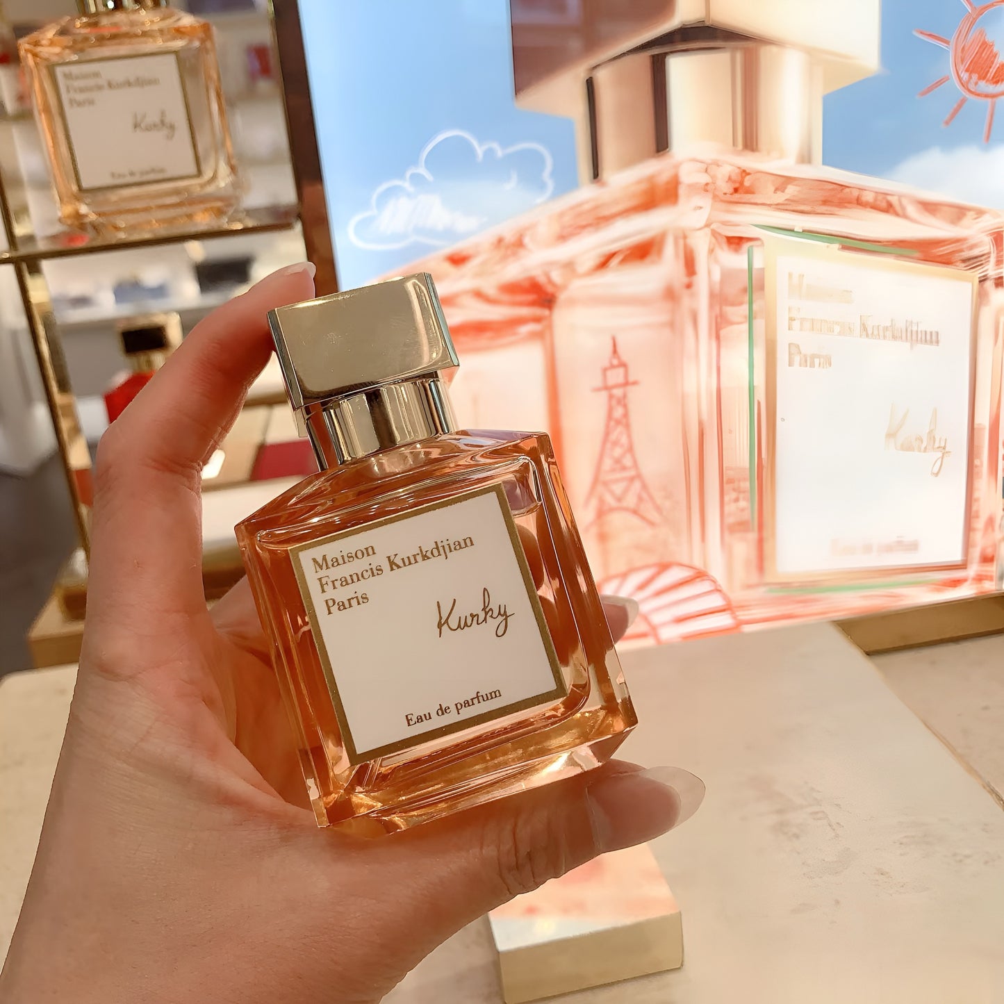 Kurky Eau de Parfum – biểu tượng mới của sự lạc quan, trẻ trung và ngọt ngào trong bộ sưu tập Maison Francis Kurkdjian.