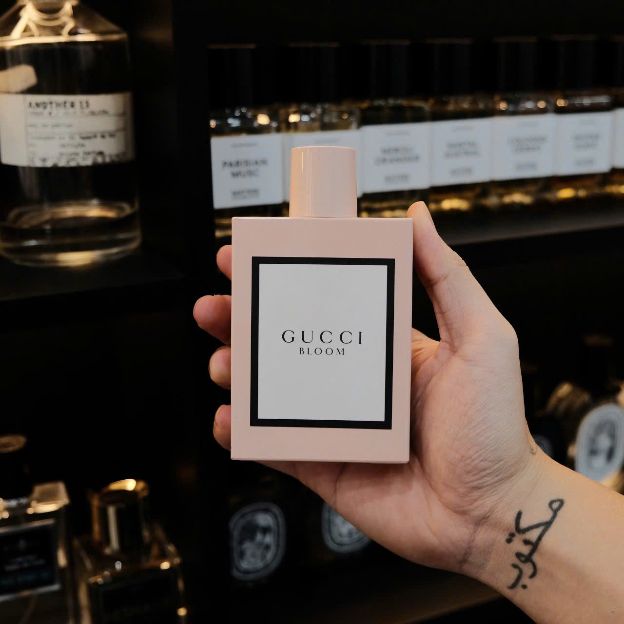Gucci Bloom Eau de Parfum – mùi hoa nhài, huệ trắng và Rangoon Creeper dịu nhẹ