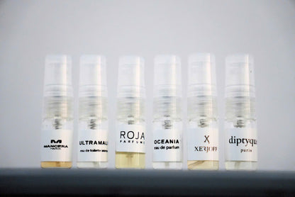 6 chai vial 2ml xếp cạnh nhau trên nền đá, ánh sáng tự nhiên